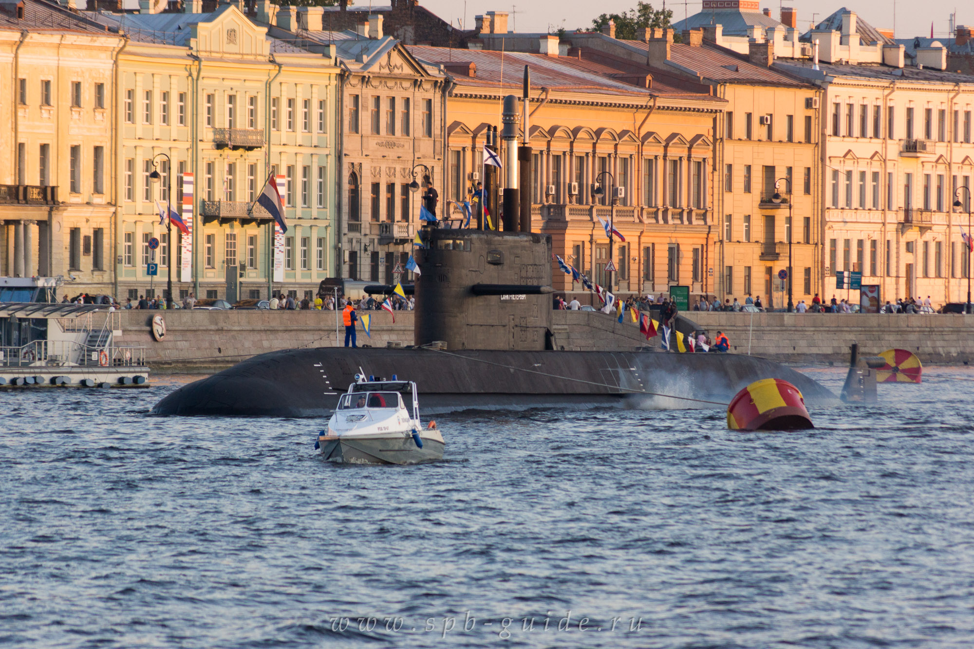 Дизель-электрическая подводная лодка «Санкт-Петербург» на Дне ВМФ Дизель-электрическая подводная лодка «Санкт-Петербург» на Дне ВМФ