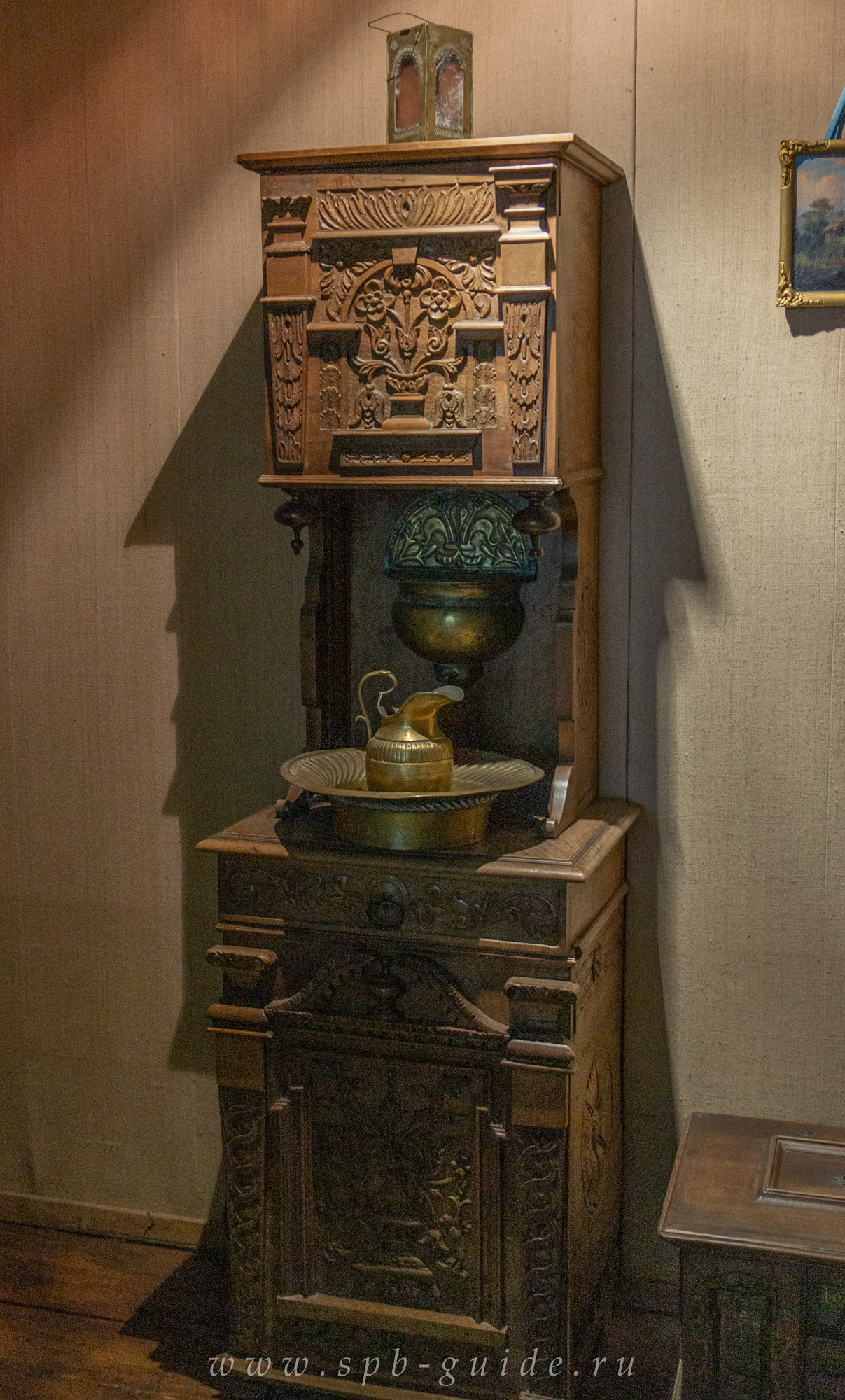 Рукомойник в Домике Петра I