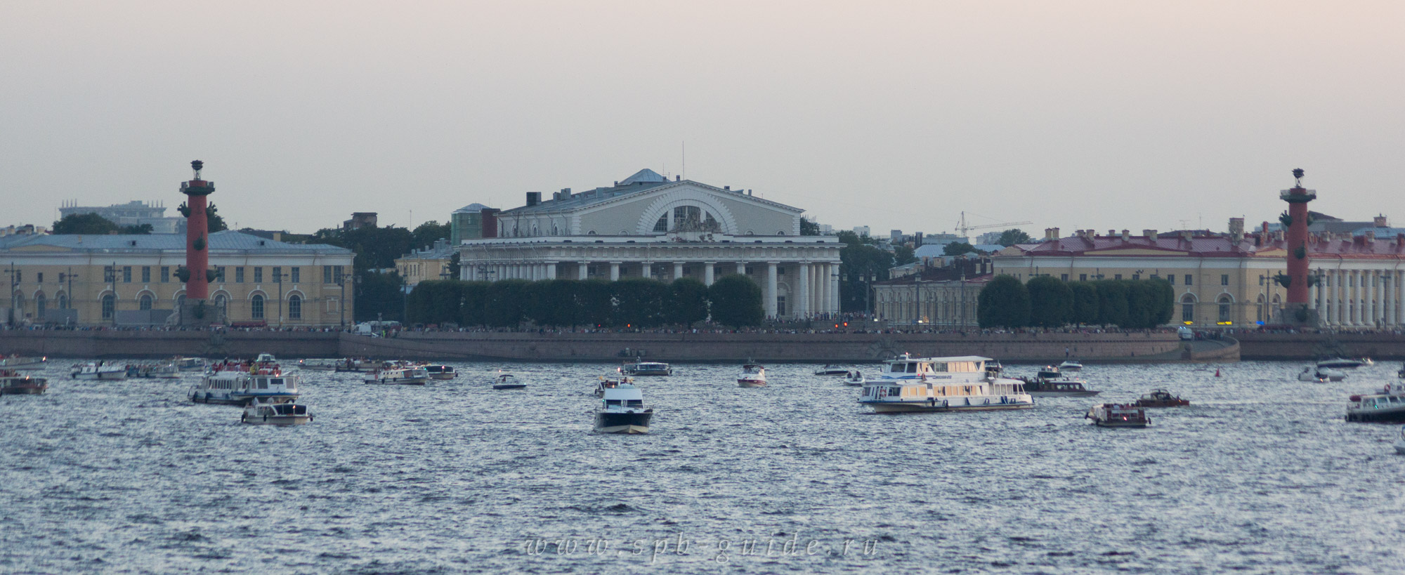 Стрелка Васильевского острова на закате Стрелка Васильевского острова на закате