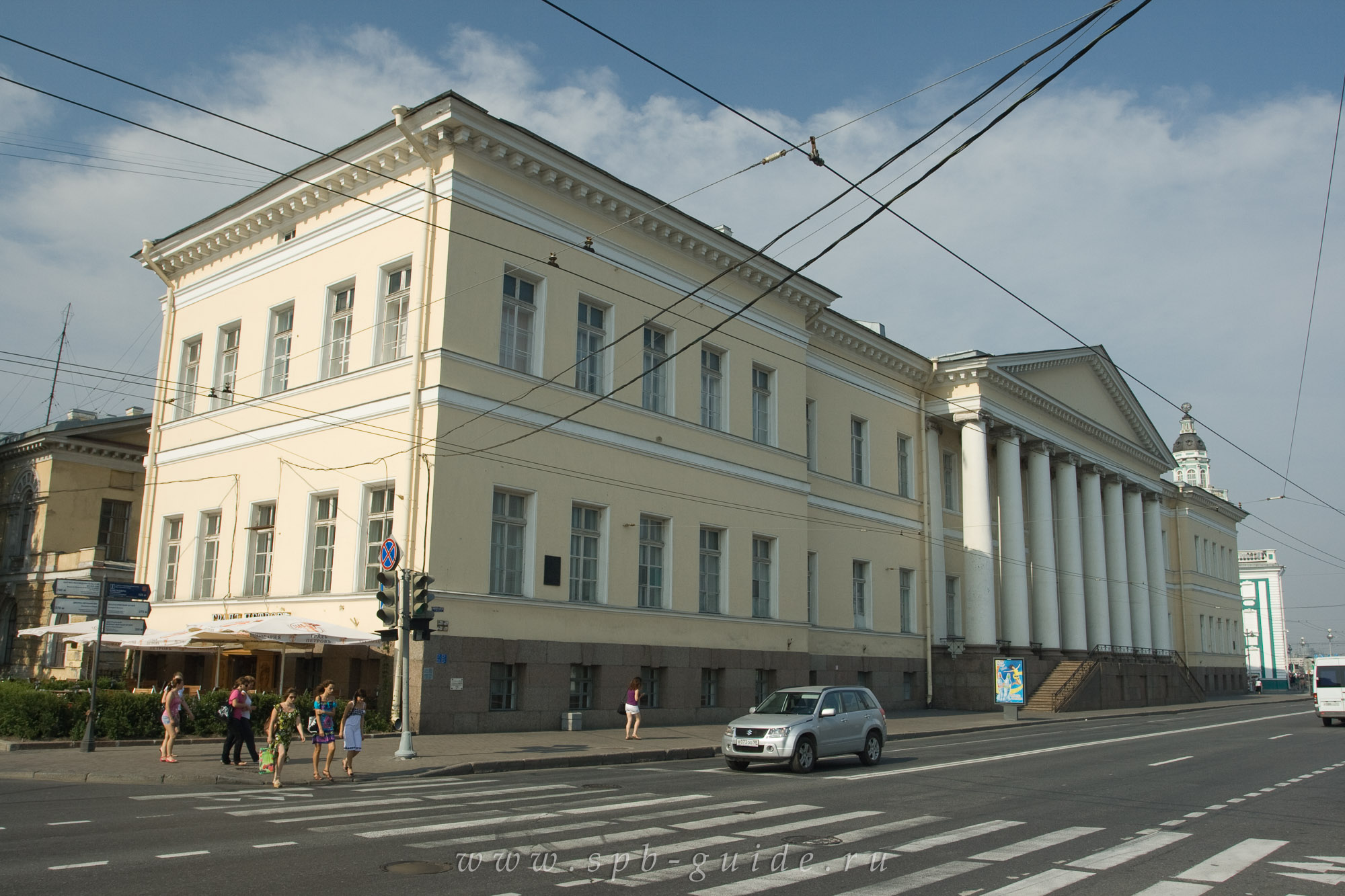 Стрелка Васильевского острова, здание Академии наук Стрелка Васильевского острова, здание Академии наук