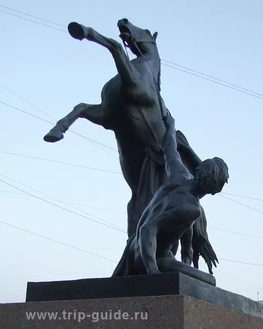 Застыли кони, люди. Аничков мост Застыли кони, люди. Аничков мост