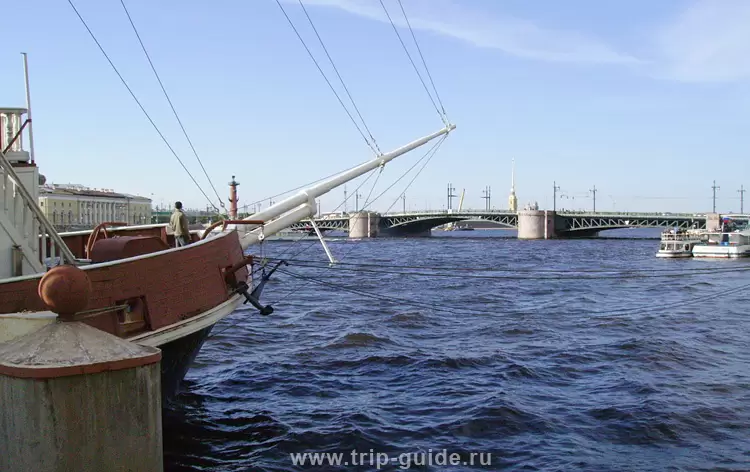 Бушприт «Кронверка» и Дворцовый мост